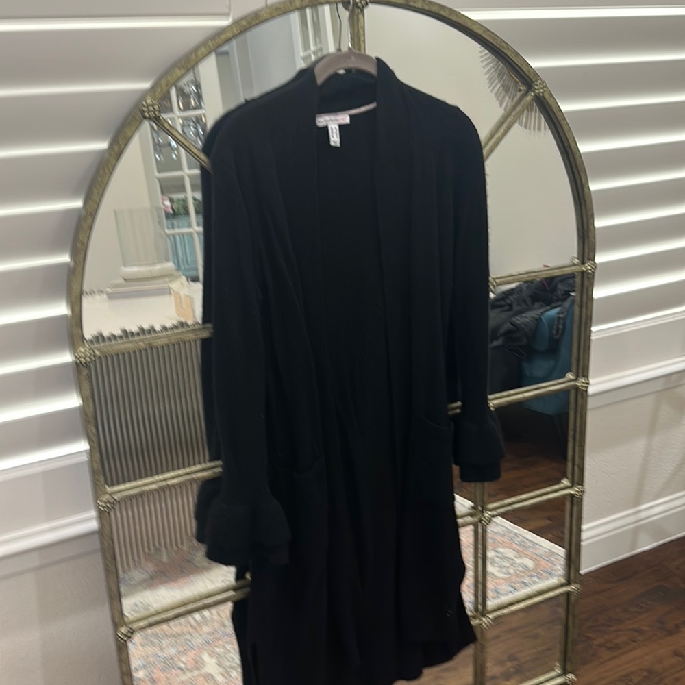 Very good used condition Isaac Mizrahi live cashmere sweater an extra small